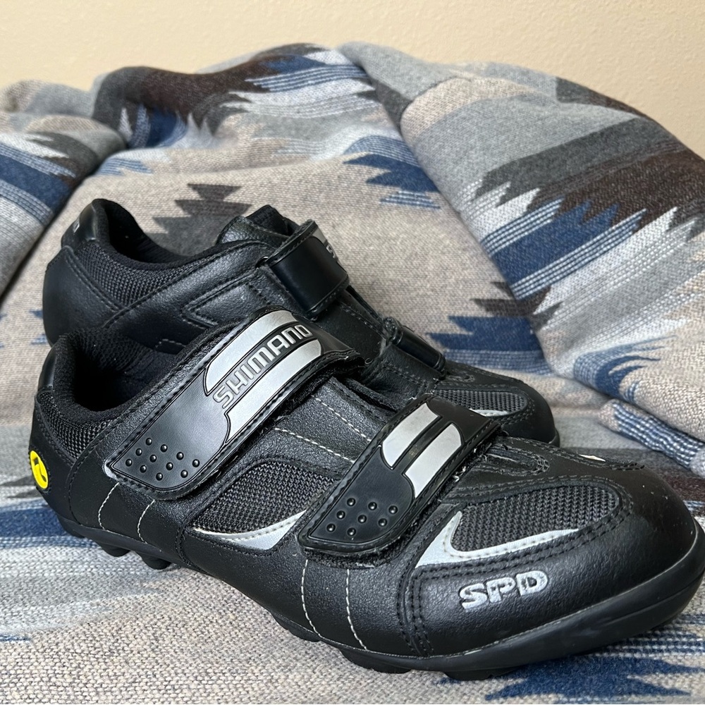 Shimano SPD clipless cycling shoes men’s sz 8.5